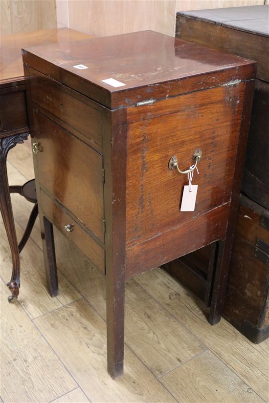 A George III mahogany washstand, H.83cm